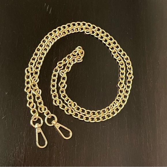 Bag chain with fringe, gold tone metal, carabiner closure 47” total length - Picture 4 of 10